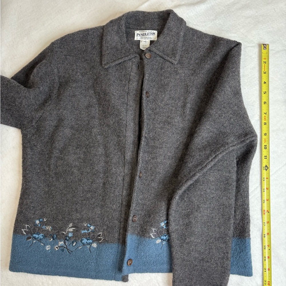 Pendleton 100% Virgin Wool Gray & Blue Floral Embroidered Cardigan Sweater XL - Picture 3 of 5